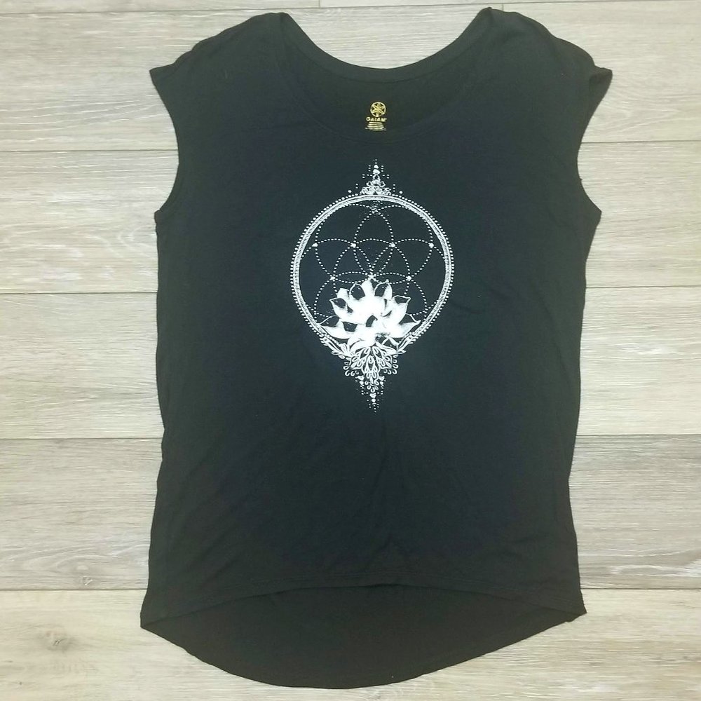 GAIAM yoga t shirt small